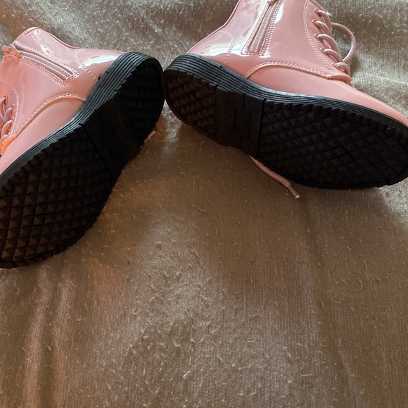 New size 10 girls shoes. - Picture 4 of 6